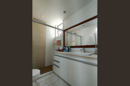 Apartamento à venda com 89m², 2 quartos e 1 vaga Apartamento à venda com 89m², 2 quartos e 1 vagaBanheiro Corredor