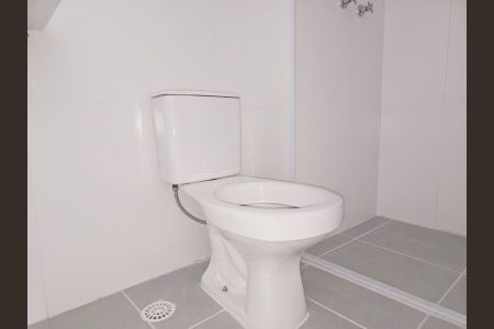 Apartamento à venda com 83m², 2 quartos e 2 vagas Apartamento à venda com 83m², 2 quartos e 2 vagasBanheiro da Suíte