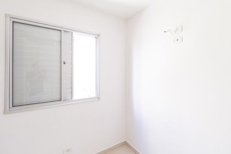 Quarto 2 de apartamento para alugar com 2 quartos, 48m² em Parque Roseira, Carapicuíba