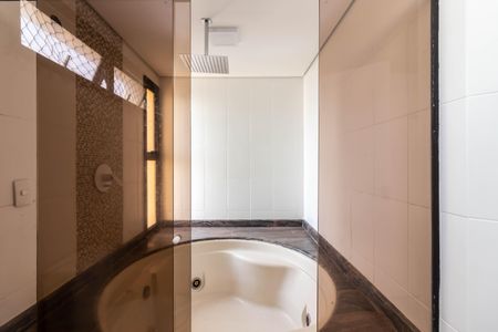 Apartamento à venda com 250m², 4 quartos e 4 vagasBanheiro da Suíte 1