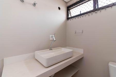 Apartamento à venda com 250m², 4 quartos e 4 vagasBanheiro da Suíte 1