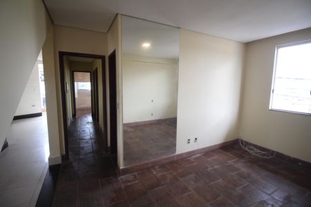 Sala de casa para alugar com 3 quartos, 92m² em Industrial Itau, Contagem