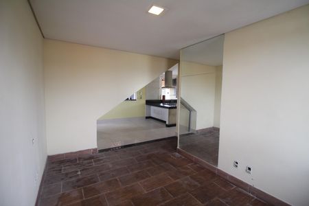 Sala de casa para alugar com 3 quartos, 92m² em Industrial Itau, Contagem