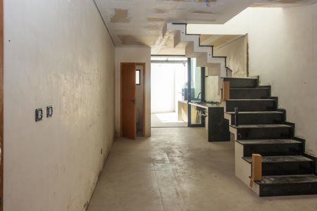 Casa à venda com 100m², 3 quartos e 2 vagas Casa à venda com 100m², 3 quartos e 2 vagasSala