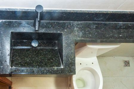 Casa à venda com 100m², 3 quartos e 2 vagas Casa à venda com 100m², 3 quartos e 2 vagasBanheiro