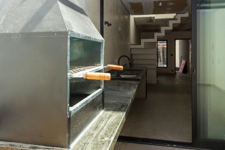 Casa à venda com 100m², 3 quartos e 2 vagas Casa à venda com 100m², 3 quartos e 2 vagasCozinha