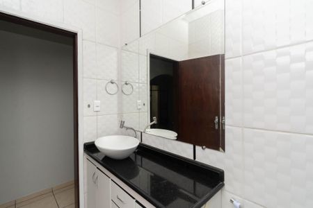 Casa à venda com 174m², 3 quartos e 2 vagasBanheiro