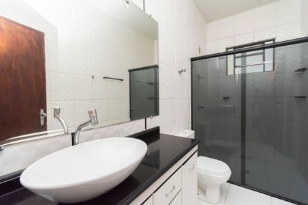 Casa à venda com 174m², 3 quartos e 2 vagasBanheiro