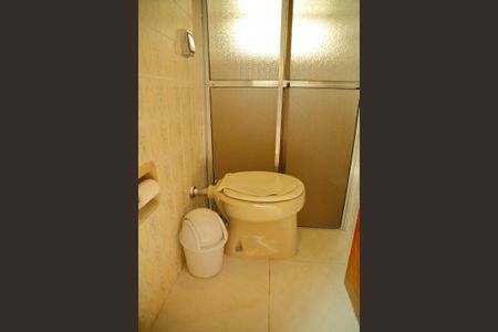 Casa para alugar com 280m², 4 quartos e 4 vagasBanheiro de serviço