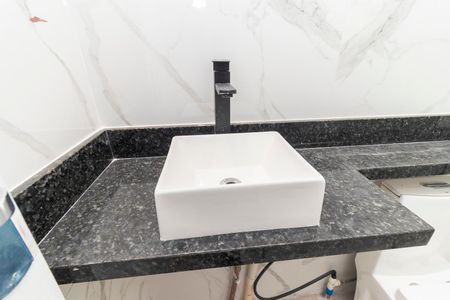 Banheiro da Suíte 1 de apartamento para alugar com 2 quartos, 42m² em Fazenda Caguaçu, São Paulo