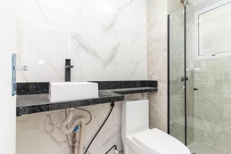 Banheiro da Suíte 1 de apartamento para alugar com 2 quartos, 42m² em Fazenda Caguaçu, São Paulo