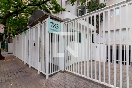 Apartamento à venda com 55m², 2 quartos e 1 vaga Apartamento à venda com 55m², 2 quartos e 1 vagaFachada