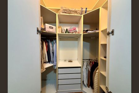 Apartamento à venda com 130m², 3 quartos e 1 vagaSuíte - closet