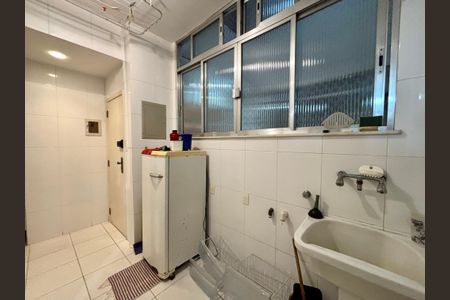 Apartamento à venda com 130m², 3 quartos e 1 vagaÁrea de serviço 