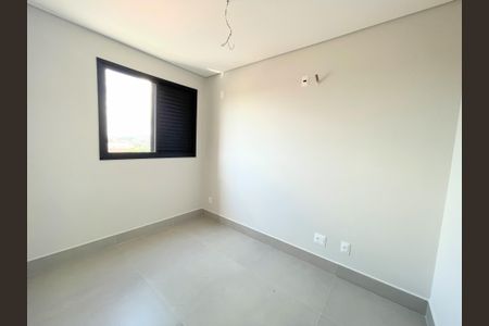 Apartamento à venda com 144m², 4 quartos e 2 vagasQuarto 2