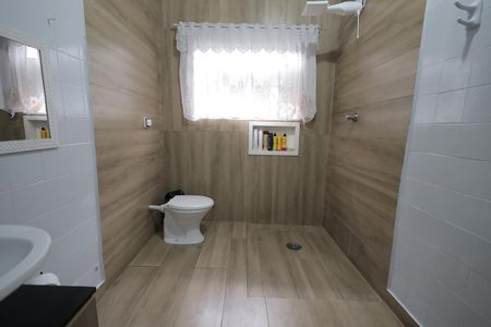 Casa para alugar com 137m², 3 quartos e 2 vagas Casa para alugar com 137m², 3 quartos e 2 vagasBanheiro
