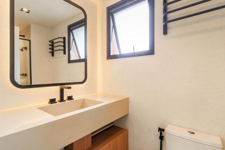 Apartamento à venda com 103m², 2 quartos e 2 vagasBanheiro da Suíte 1