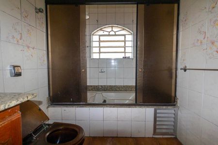 Casa à venda com 289m², 3 quartos e 2 vagasBanheiro social