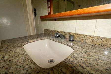 Casa à venda com 289m², 3 quartos e 2 vagasBanheiro social 2