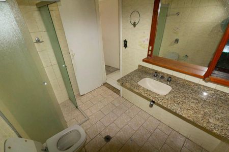 Casa à venda com 289m², 3 quartos e 2 vagasBanheiro social 2