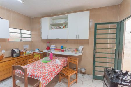 Casa à venda com 150m², 4 quartos e 2 vagasCozinha