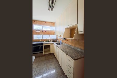 Apartamento à venda com 193m², 4 quartos e 2 vagasCozinha e Área de Serviço