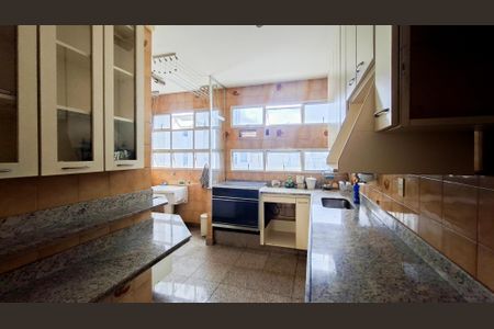 Apartamento à venda com 193m², 4 quartos e 2 vagasCozinha e Área de Serviço