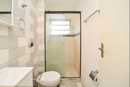 Banheiro de apartamento para alugar com 1 quarto, 55m² em Higienópolis, Porto Alegre