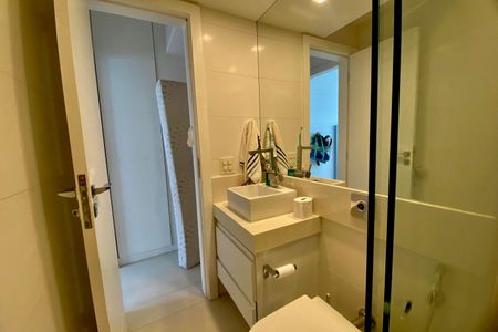 Apartamento para alugar com 267m², 5 quartos e 2 vagas Apartamento para alugar com 267m², 5 quartos e 2 vagasBANHEIRO