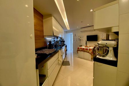Apartamento para alugar com 267m², 5 quartos e 2 vagas Apartamento para alugar com 267m², 5 quartos e 2 vagasCOZINHA
