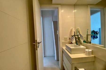 Apartamento para alugar com 267m², 5 quartos e 2 vagas Apartamento para alugar com 267m², 5 quartos e 2 vagasBANHEIRO