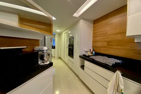 Apartamento para alugar com 267m², 5 quartos e 2 vagas Apartamento para alugar com 267m², 5 quartos e 2 vagasCOZINHA