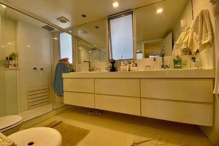 Apartamento para alugar com 267m², 5 quartos e 2 vagas Apartamento para alugar com 267m², 5 quartos e 2 vagasSUITE