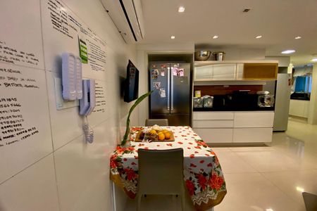 Apartamento para alugar com 267m², 5 quartos e 2 vagas Apartamento para alugar com 267m², 5 quartos e 2 vagasCOZINHA