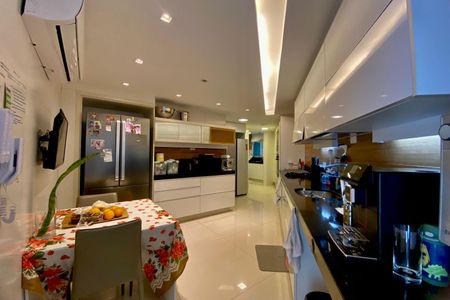 Apartamento para alugar com 267m², 5 quartos e 2 vagas Apartamento para alugar com 267m², 5 quartos e 2 vagasCOZINHA