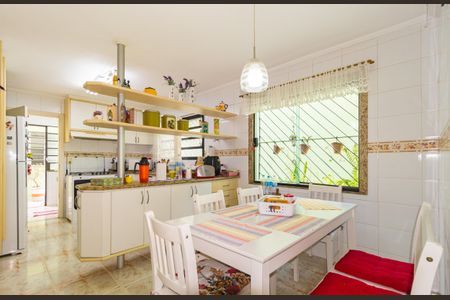 Casa à venda com 138m², 3 quartos e 2 vagasCozinha