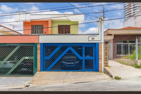 Casa à venda com 138m², 3 quartos e 2 vagasFachada