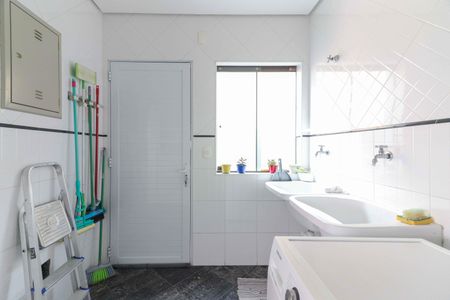 Casa para alugar com 500m², 4 quartos e 5 vagasCozinha e Área de Serviço