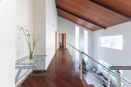 Casa para alugar com 500m², 4 quartos e 5 vagasCorredor Quartos