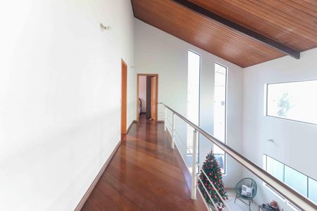 Casa para alugar com 500m², 4 quartos e 5 vagasCorredor Quartos