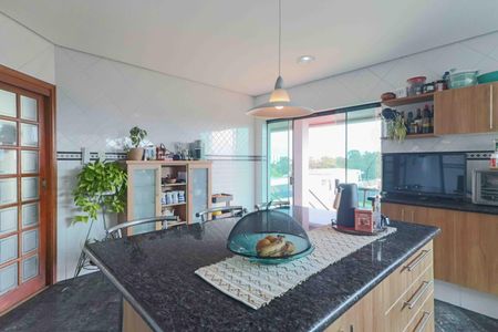 Casa para alugar com 500m², 4 quartos e 5 vagasCozinha e Área de Serviço