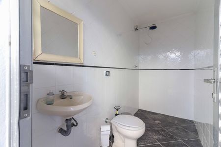 Casa para alugar com 500m², 4 quartos e 5 vagasBanheiro de serviço