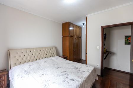 Casa à venda com 270m², 4 quartos e 2 vagasSuíte 2