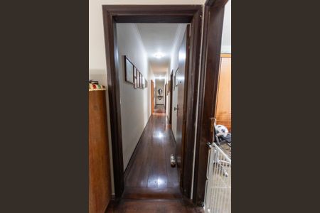 Casa à venda com 270m², 4 quartos e 2 vagasCorredor dos quartos 