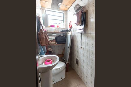 Casa à venda com 270m², 4 quartos e 2 vagasBanheiro da Área de Serviço