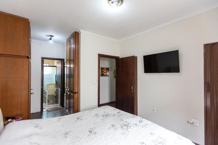 Casa à venda com 270m², 4 quartos e 2 vagasSuíte 2