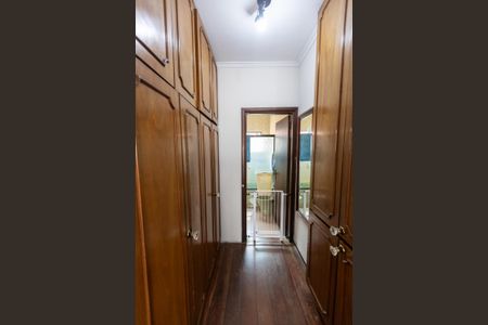 Casa à venda com 270m², 4 quartos e 2 vagasCloset Suíte 2