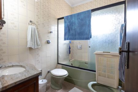 Casa à venda com 270m², 4 quartos e 2 vagasBanheiro da Suíte 2