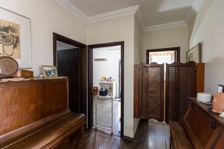 Casa à venda com 270m², 4 quartos e 2 vagasHall