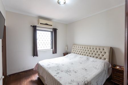 Casa à venda com 270m², 4 quartos e 2 vagasSuíte 2